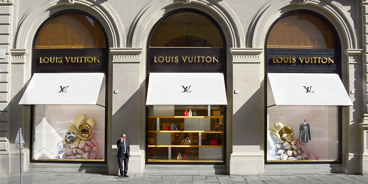  Az olaszországi Firenzében található Louis Vuitton üzlet 