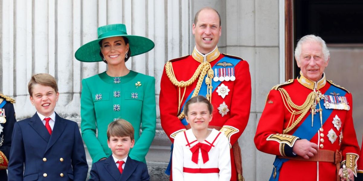 A királyi család egy közös fotón Károly király születésnapján