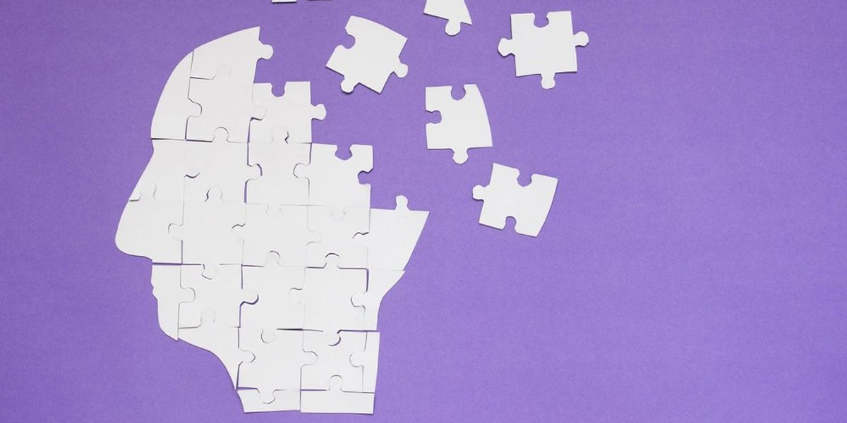Puzzle darabokból kirakott emberi fej