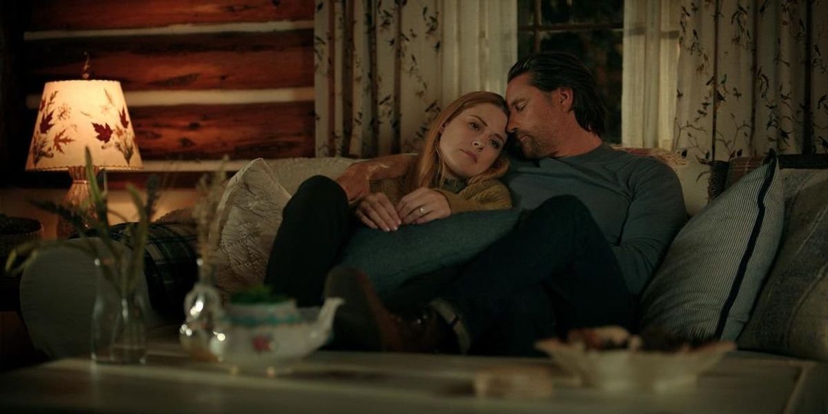 Alexandra Breckenridge és Martin Henderson a Virgin River című sorozatban