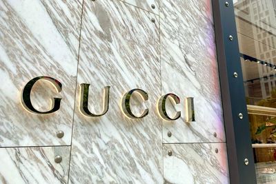Egy Gucci-üzlet kirakata