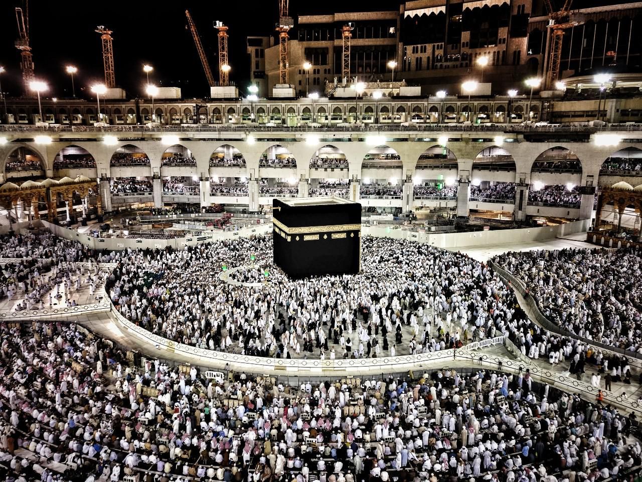 Tömegek zarándokolnak minden évben a Szent Mecsethez Mekkában