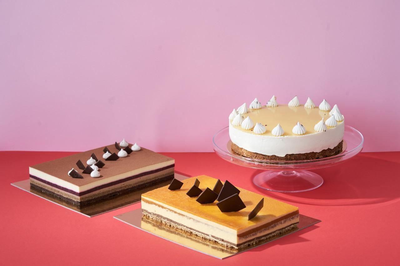 A 2021-es ország tortái: A vadászati és természeti kiállítás tortája, a Nimród (bal oldalon), az ország cukormentes tortája, a Beszterce ostroma (középen) és az ország tortája, a Napraforgó (jobb olldalt)