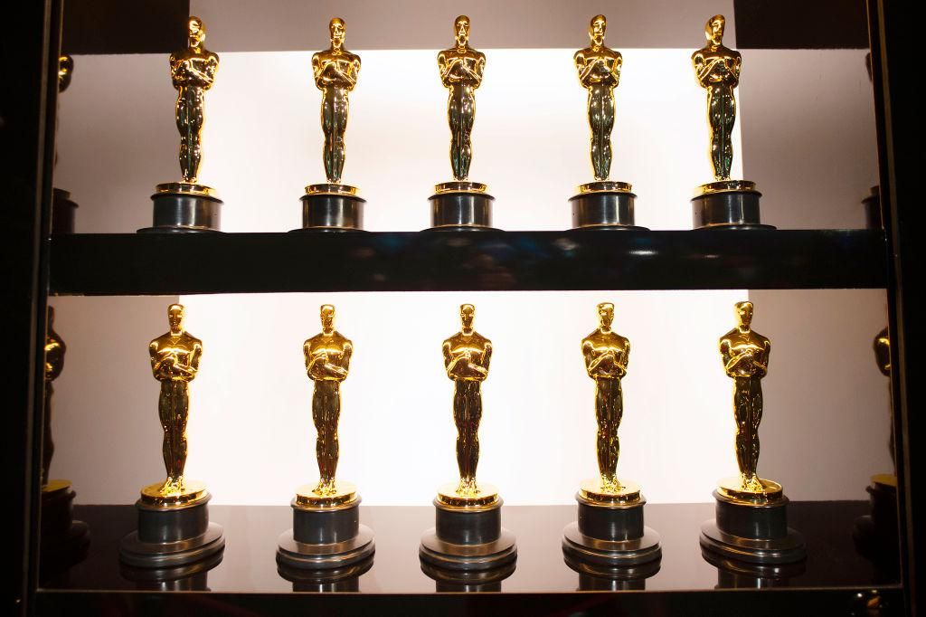Oscar-díjak sorakoznak egymás mellett