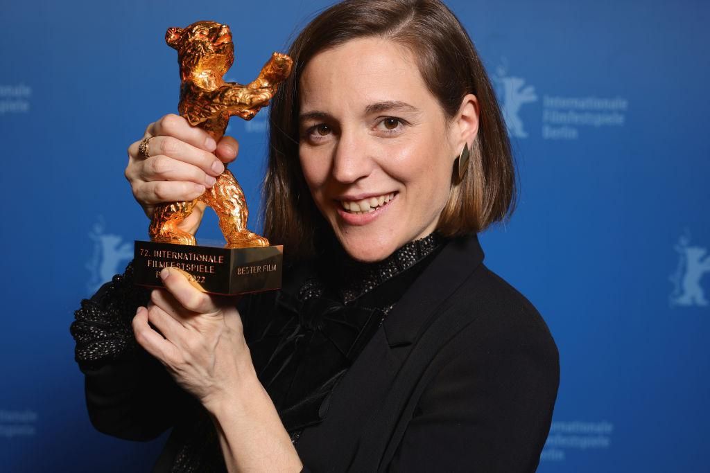 Carla Simon Alcarras című filmjét tüntették ki a legjobb filmnek járó Arany Medve díjjal a 72. Berlini Nemzetközi Filmfesztiválon