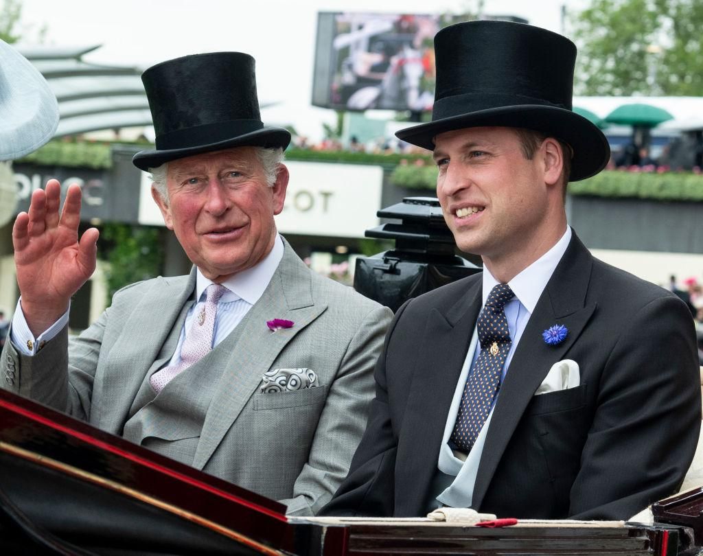 Károly herceg és fia, Vilmos herceg a Royal Ascot első napján az ascoti versenypályán 2019. június 18-án