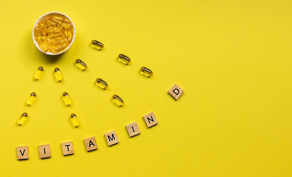 Sárga kapszulákból kirakott Nap forma, D-vitamin