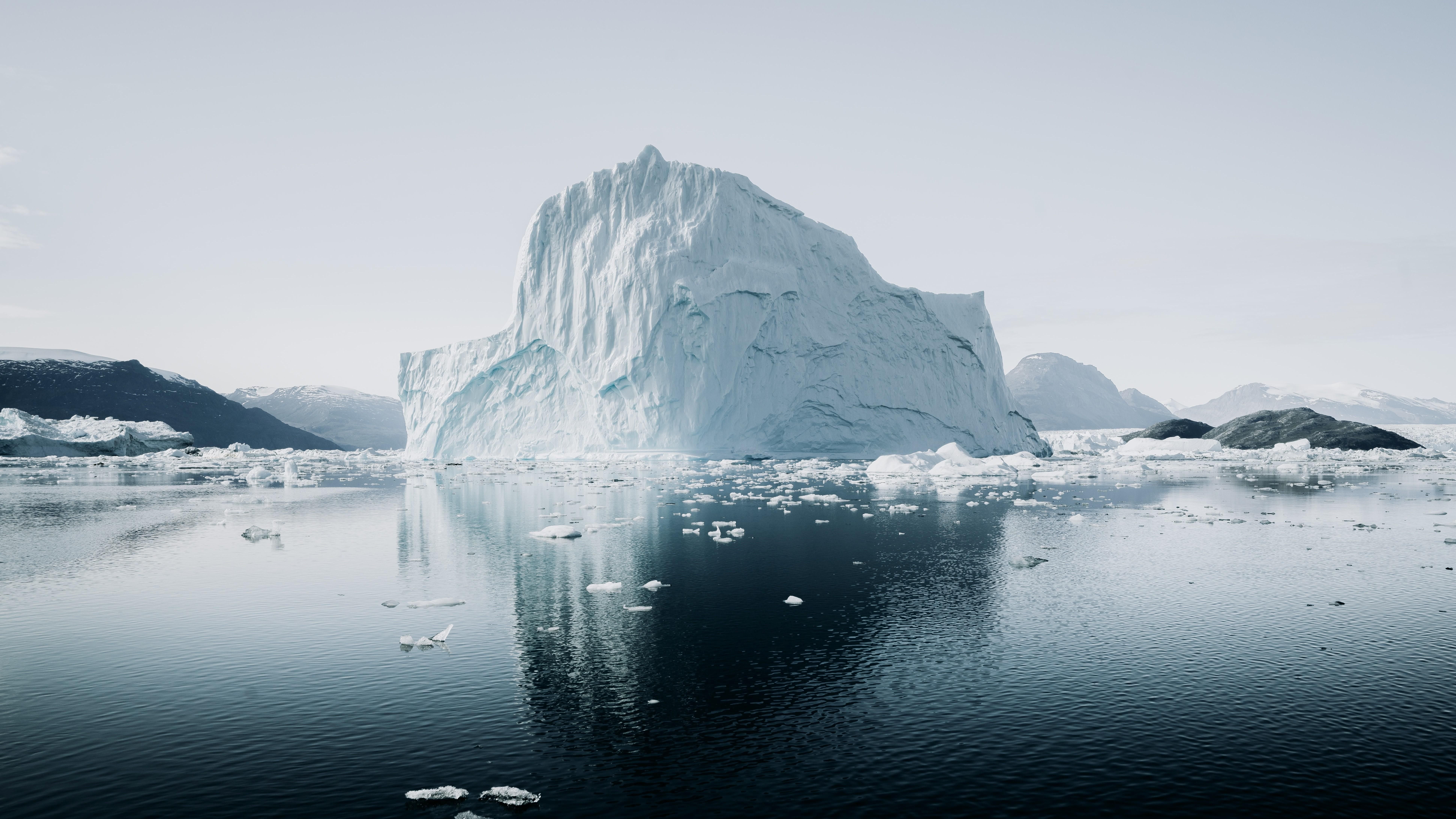 Egy olvadó gleccser az Északi-sarkvidéken