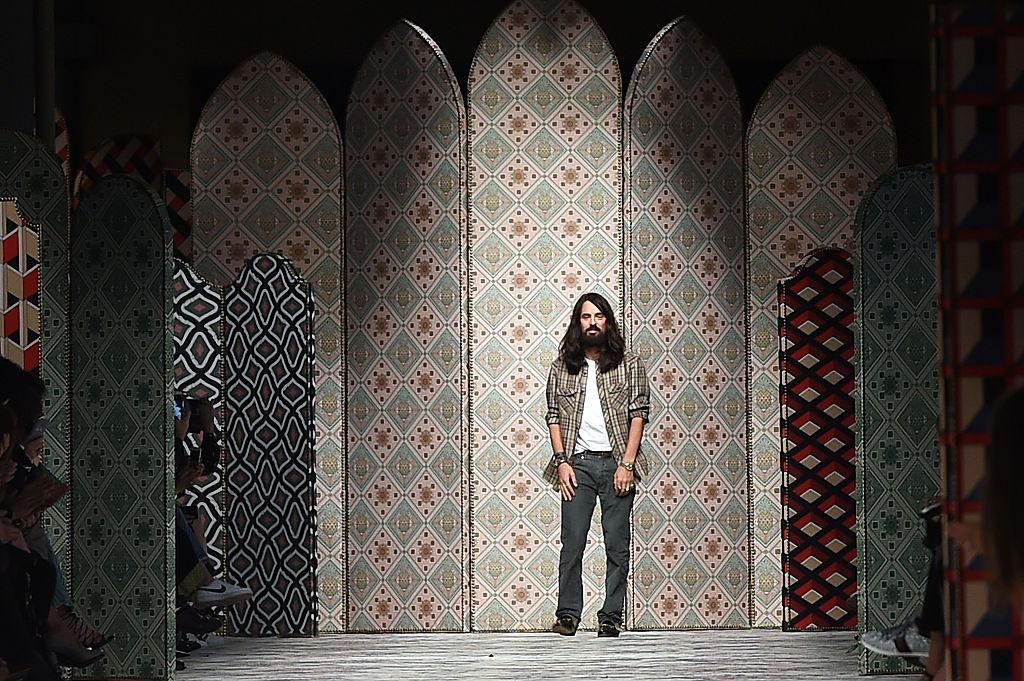 Alessandro Michele tervező a Gucci bemutatója után a Milánói Divathéten 2015. szeptember 23-án 