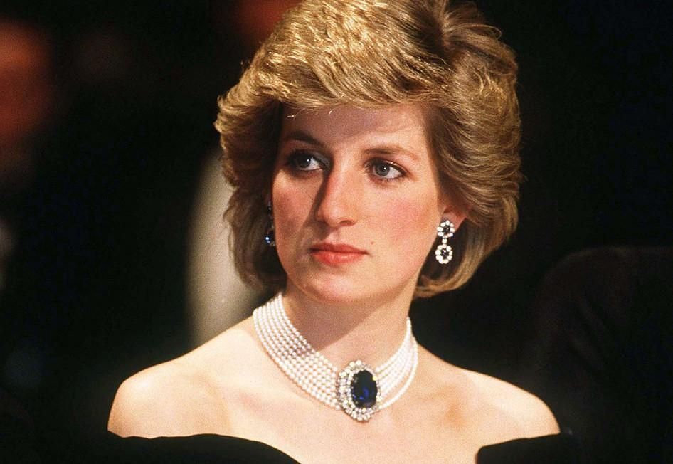 Diana, walesi hercegné ikonikus nyakláncában egy állami banketten 1986. április 16-án Bécsben