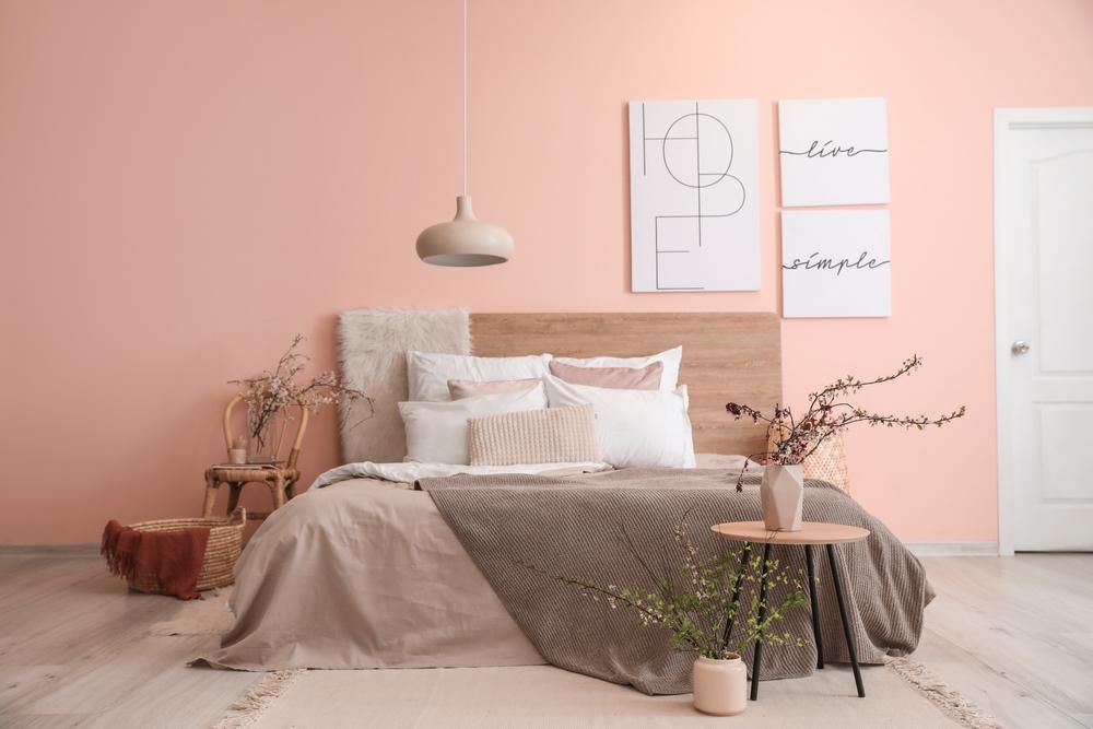 Modern hálószoba, rózsaszínű, pasztell színekben