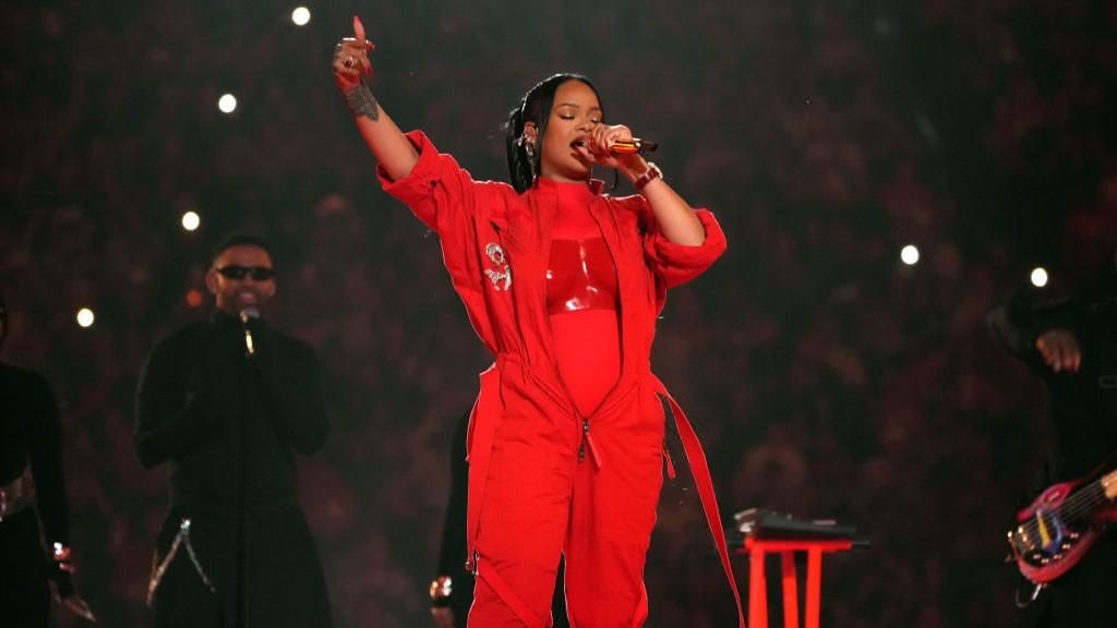 Rihanna a 2023-as Super Bowl félidejében