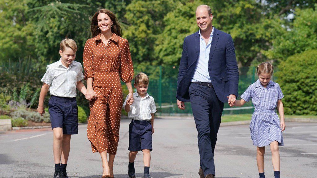 Vilmos herceg és Katalin hercegné a gyermekeikkel