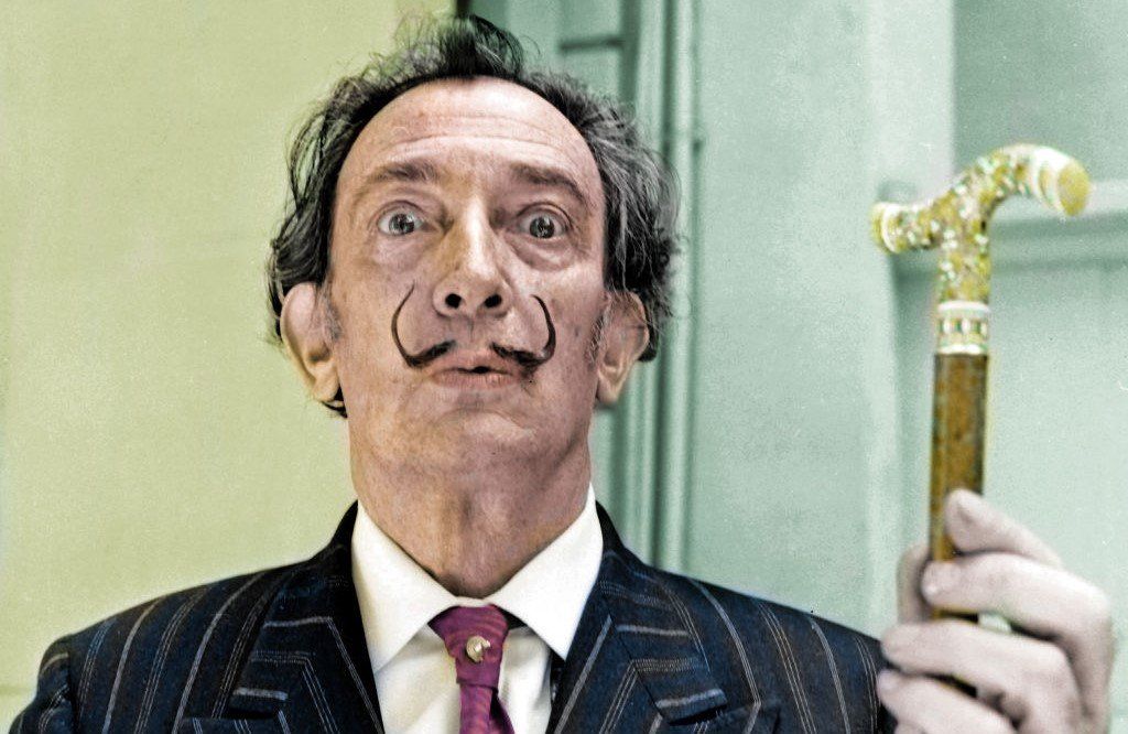 Salvador Dalí spanyol katalán szürrealista festőművész 1966. május 24-én Barcelonában, Spanyolországban