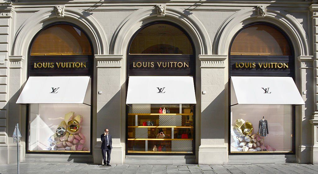  Az olaszországi Firenzében található Louis Vuitton üzlet 