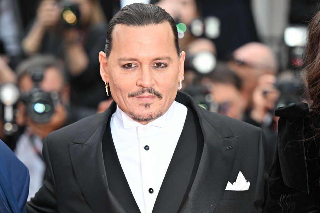 Johnny Depp a Jeanne du Barry című film vetítésén a 76. Cannes-i Filmfesztiválon 2023. május 16-án