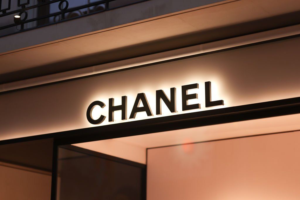 Chanel boltjának felirata