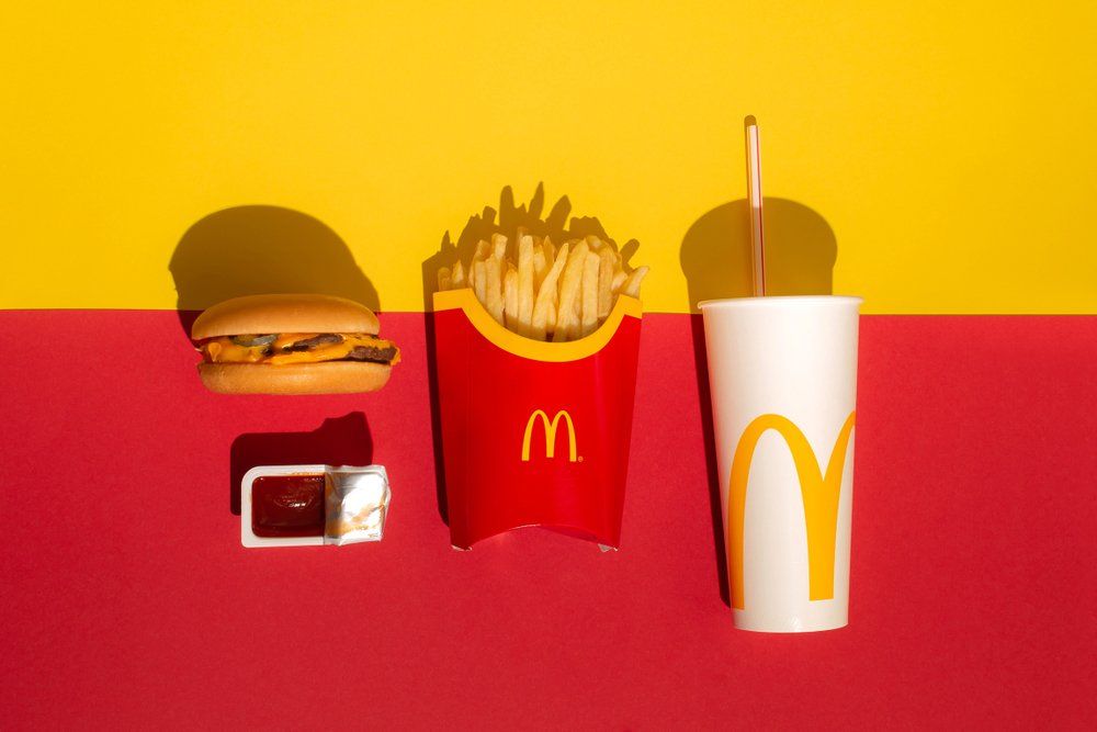 McDonald's Big Mac menüje, sült krumpli, hamburger és ital