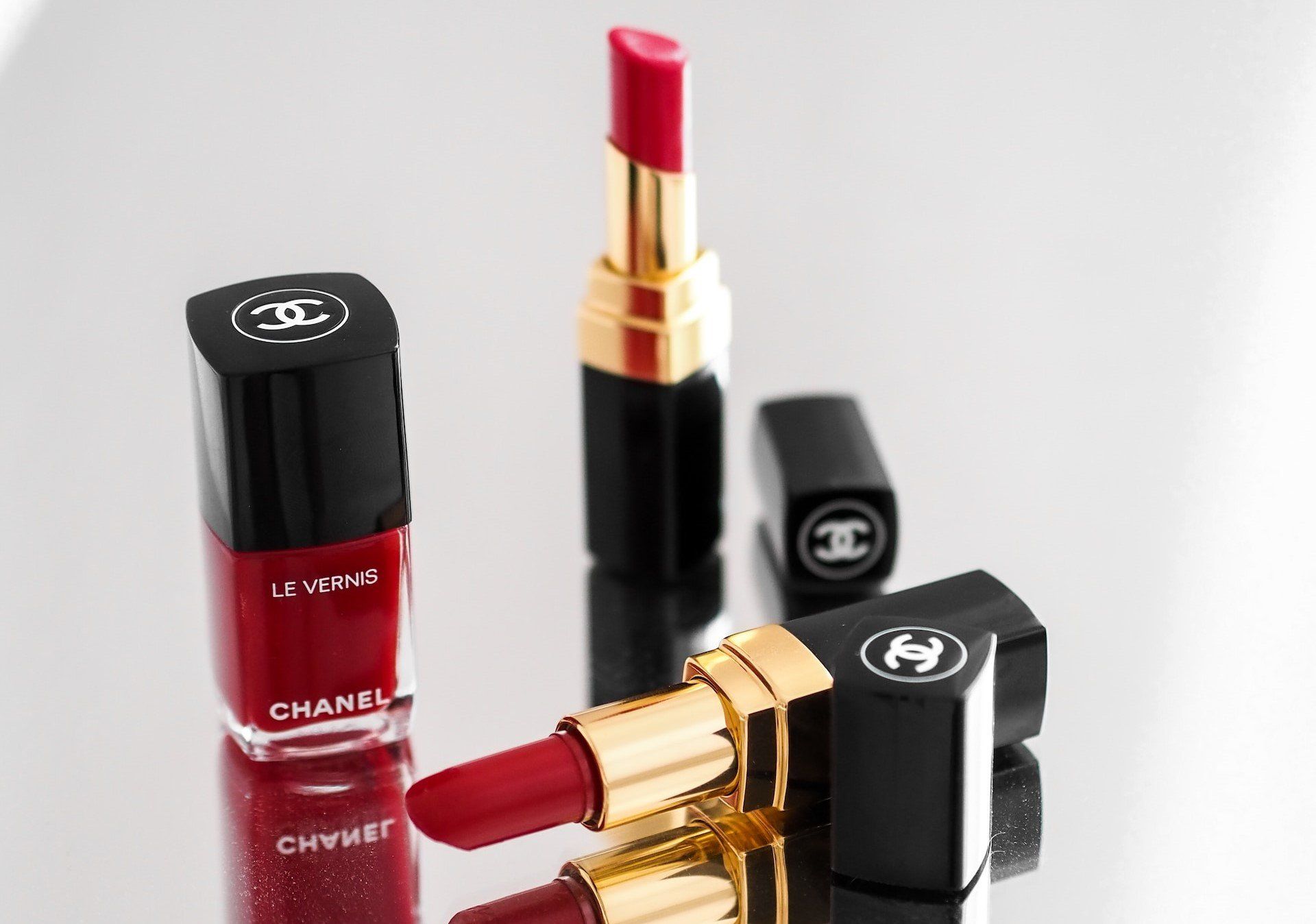 Chanel vörös rúzsok és körömlakk