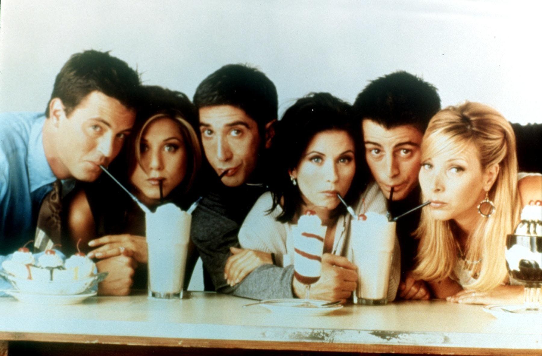 David Schwimmer, Jennifer Aniston, Matthew Perry, Courtney Cox, Matt LeBlanc és Lisa Kudrow a Jóbarátok című sorozat plakátján