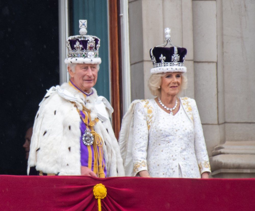 III. Károly király és Kamilla királynő a Buckingham-palota erkélyén megkoronázásuk után 2023. május 6-án