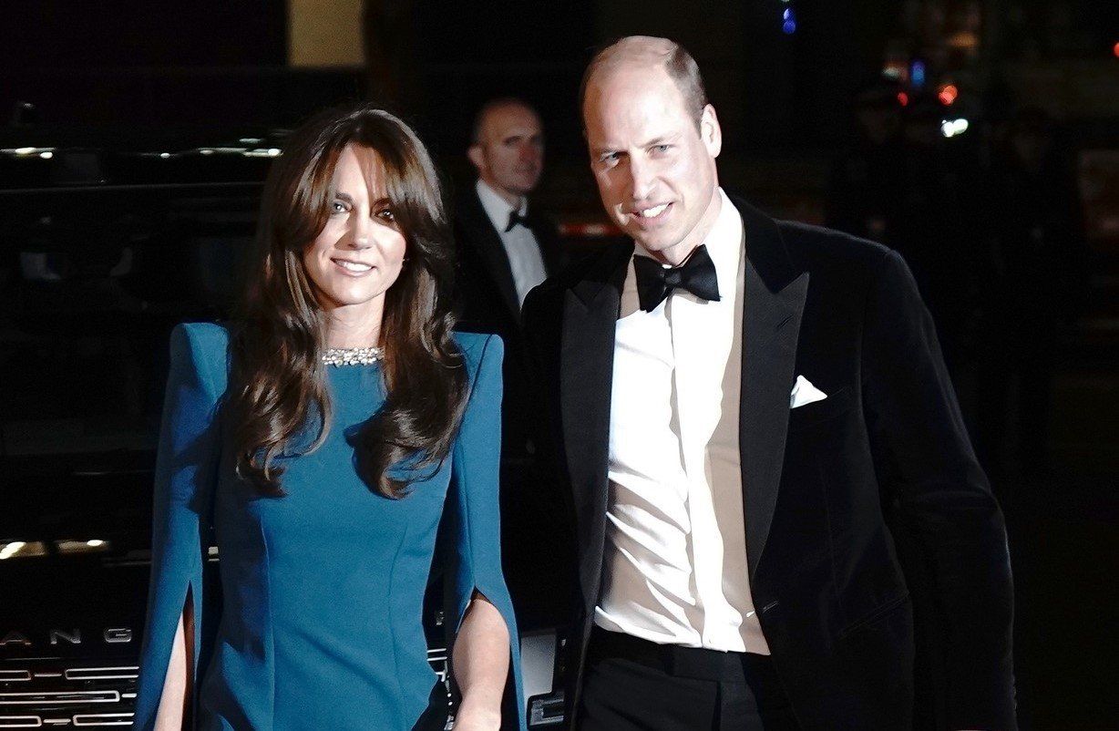 Katalin walesi hercegné és Vilmos walesi herceg a Királyi Varieté előadáson a londoni Royal Albert Hallban, az Egyesült Királyságban 2023. november 30-án