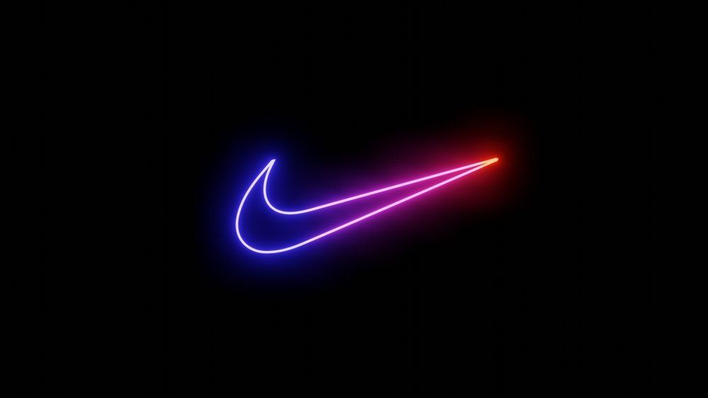 Színes Nike-logó fekete háttéren