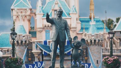 Walt Disney és Mickey Egér szobor Disneylandben