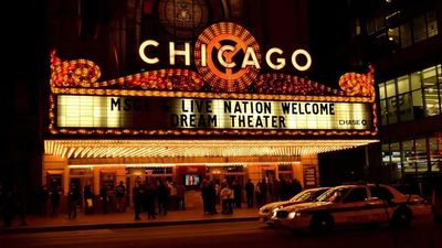 A Chicago Színház bejárata éjszaka