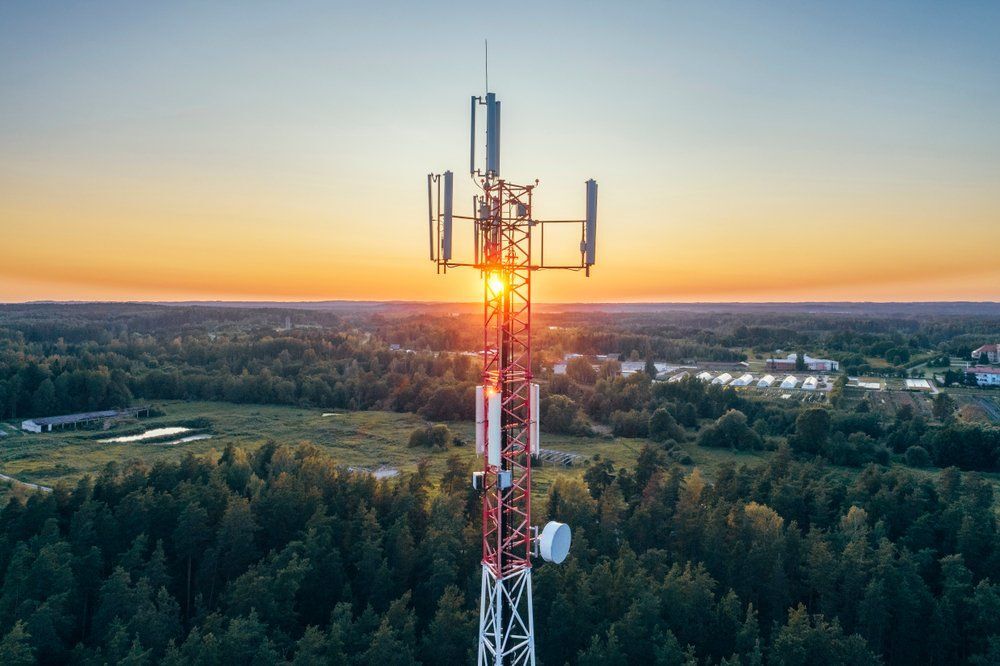 Vajon a földönkívüliek a mobiltornyok segítségével figyelnek meg minket?