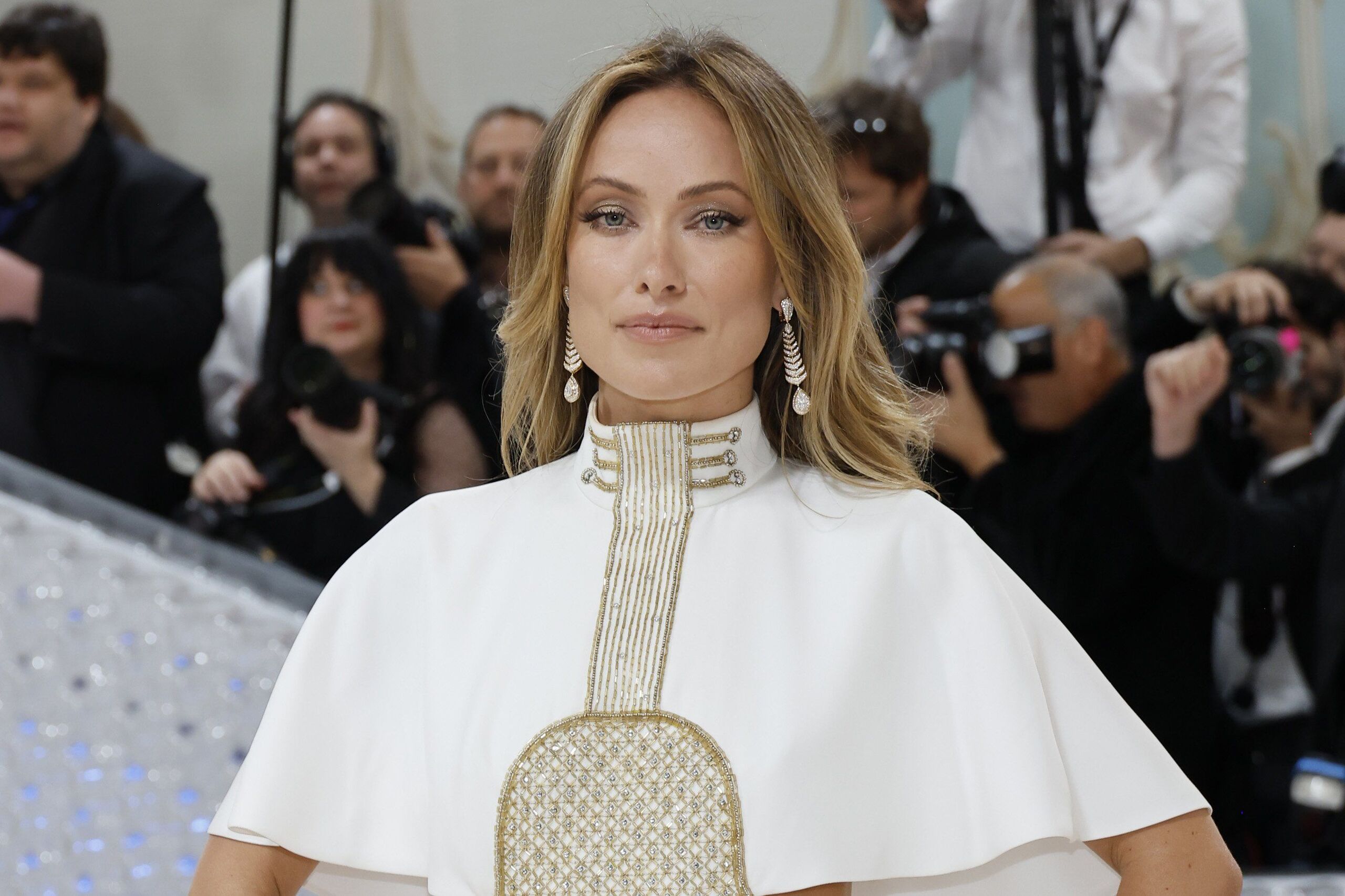 Csillogás a Met-gálán: Olivia Wilde ruhája Karl Lagerfeld legendás tervei alapján készült