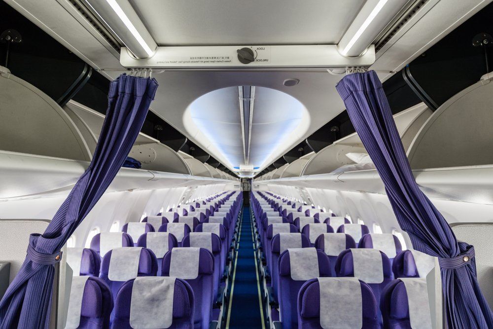 Ezek a legrosszabb helyek a repülőn, amiket soha ne válassz