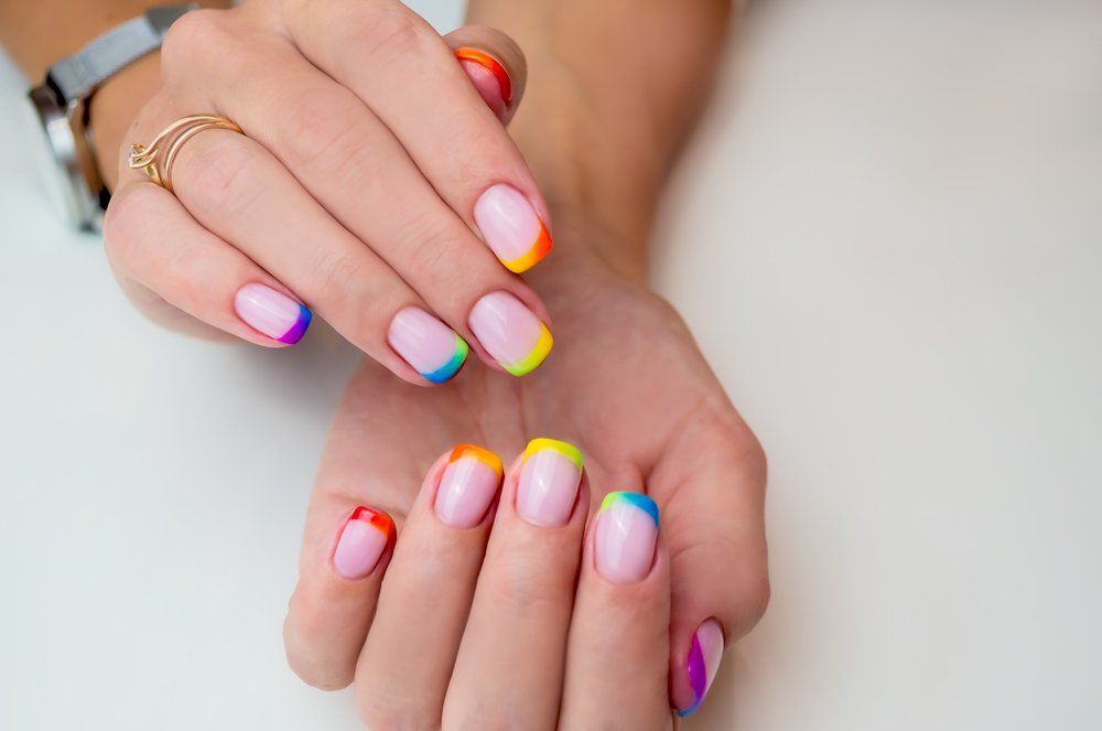 A neon színű körmök visszatértek - íme 5 elegáns verzió a mindennapokra