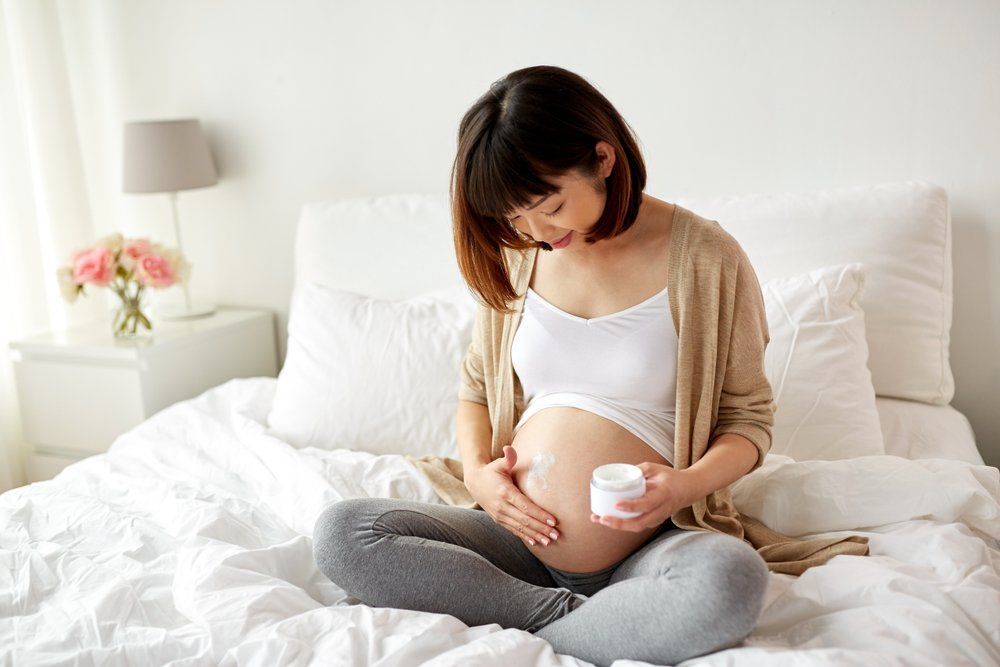 Hogyan előzhetjük meg a terhességi csíkok kialakulását?