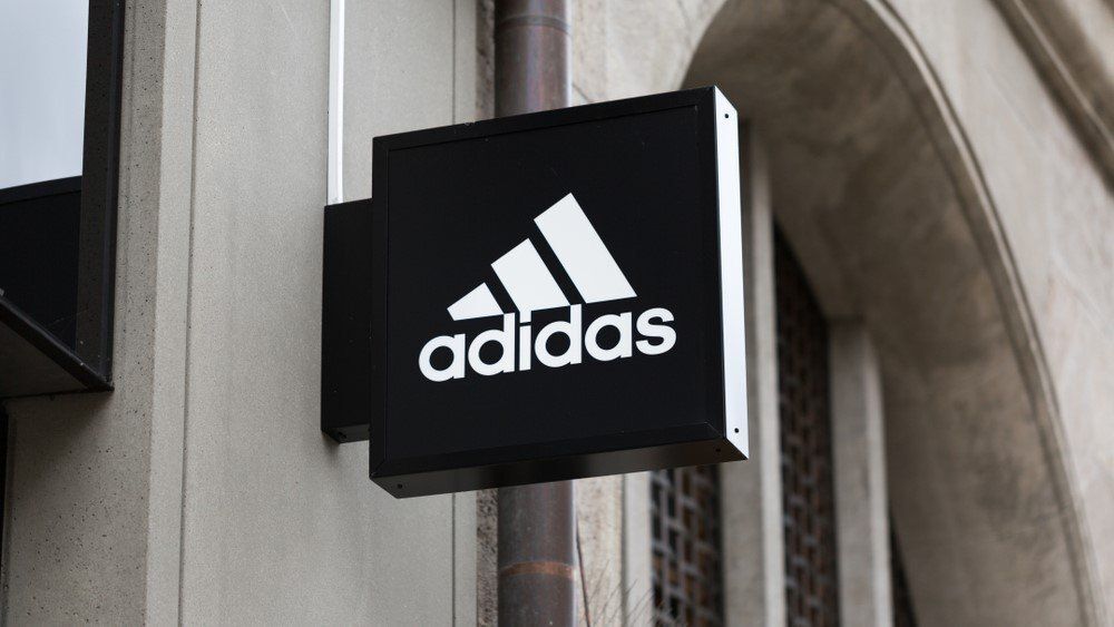 Az Adidas és a Bape bemutatja új cipő kollaborációját​