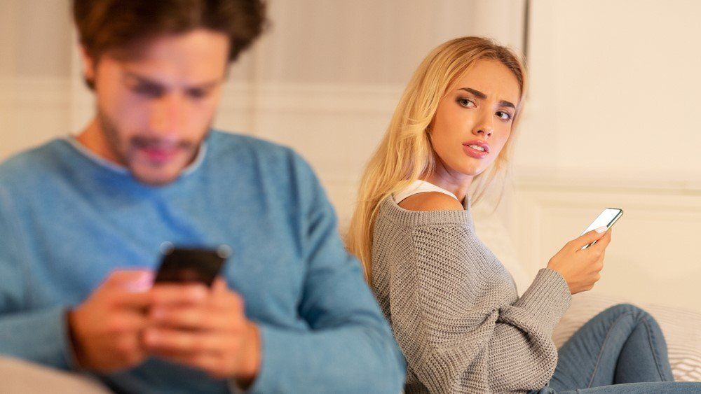 Így leplezheted le párod hűtlenségét szimplán a hangja alapján