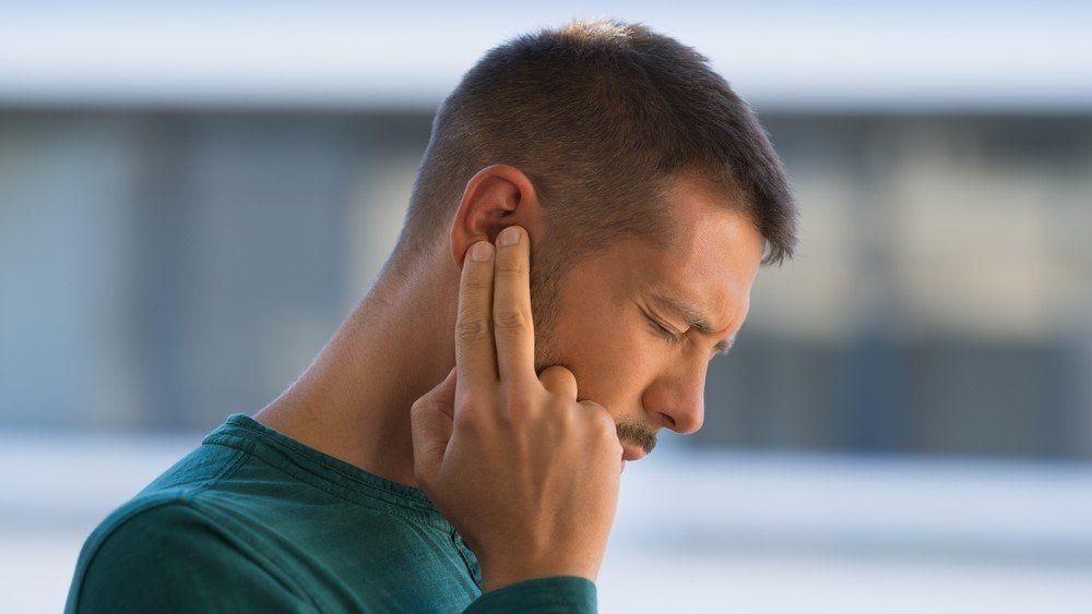 Hogyan lehet kezelni a fülzúgást? Ekkor érdemes orvost hívni