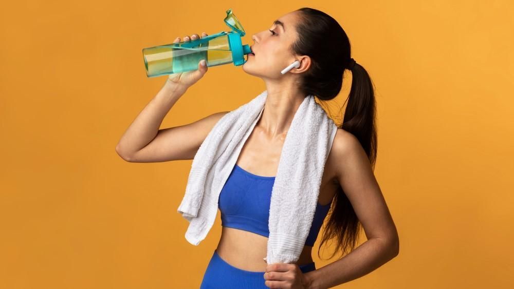 Ettől az egyszerű italtól négyszer gyorsabban összejöhet a summer body