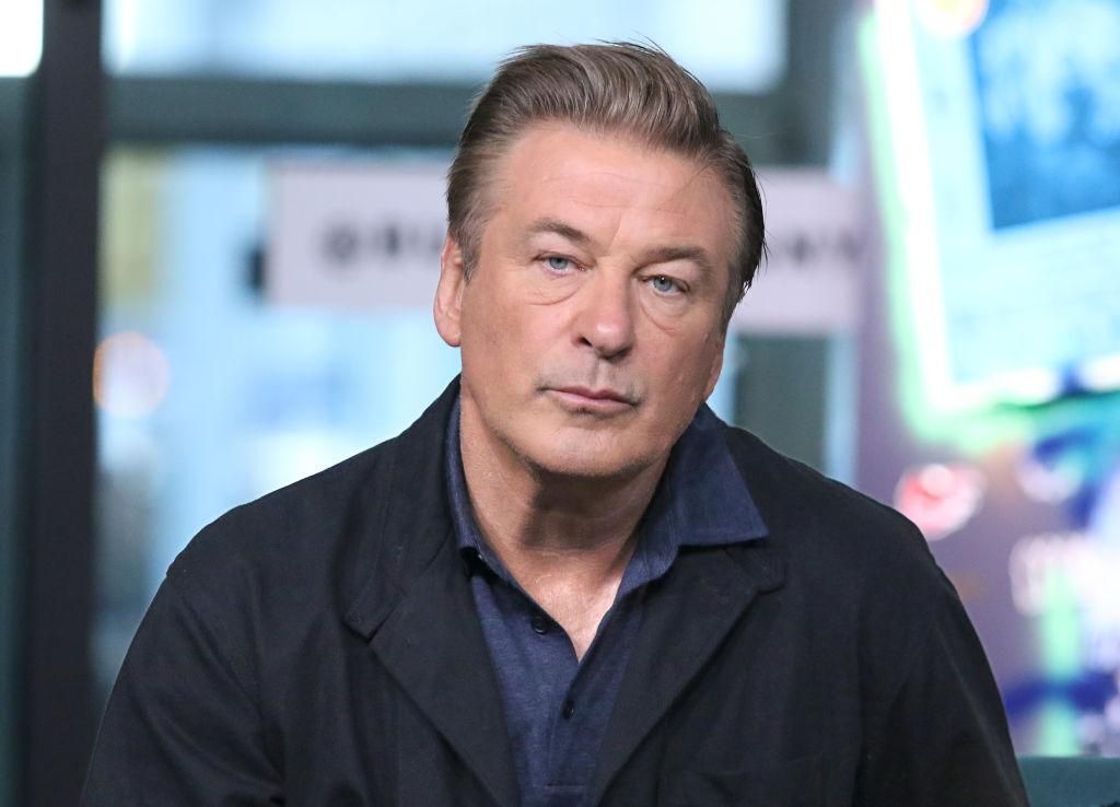 Gondatlanságból elkövetett emberölés miatt emeltek vádat Alec Baldwin ellen