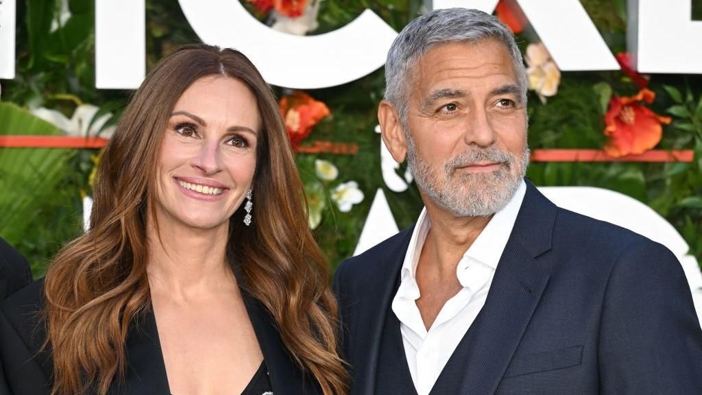 Julia Roberts George Clooney-val borított ruhát viselt a vörös szőnyegen