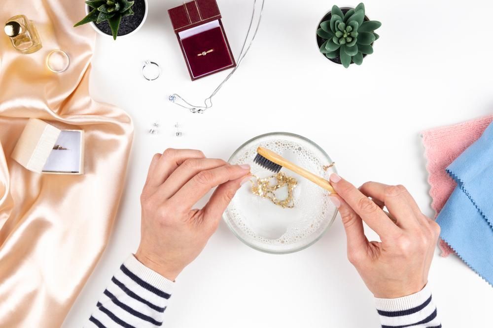 Hogyan végezzük az ékszerek tisztítását otthon?