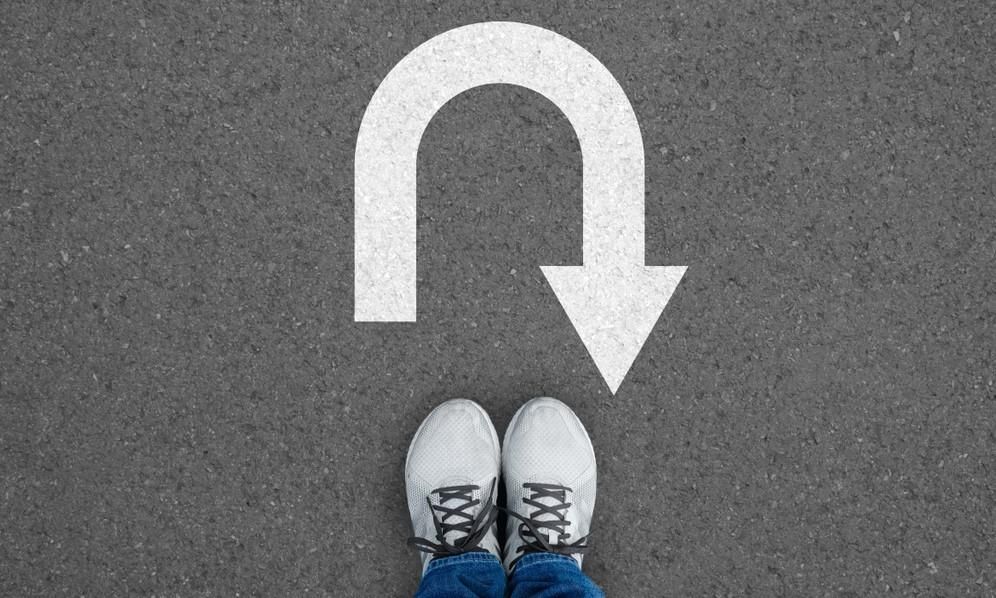 Ezek a hátrafelé járás egészségügyi előnyei