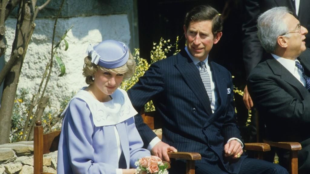 Íme az eredeti videó, melyen a fiatal Károly király breaktáncol!​