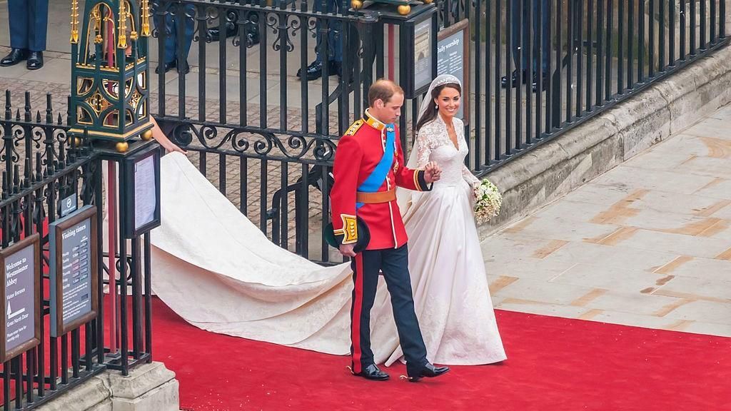 Két esküvői ruha egy királyi menyegzőn — Katalin átöltözött az esküvőjén?