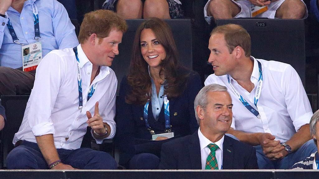 Szakértő elemezte Vilmos és Harry herceg testbeszédét — ez derült ki