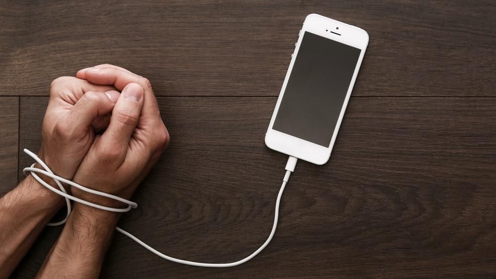 Ne zavarjanak! Valóban segít az értesítések némítása a telefonfüggőségen?