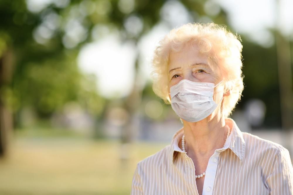 Nem csak fizikai kockázatokkal jár a COVID az időseknél