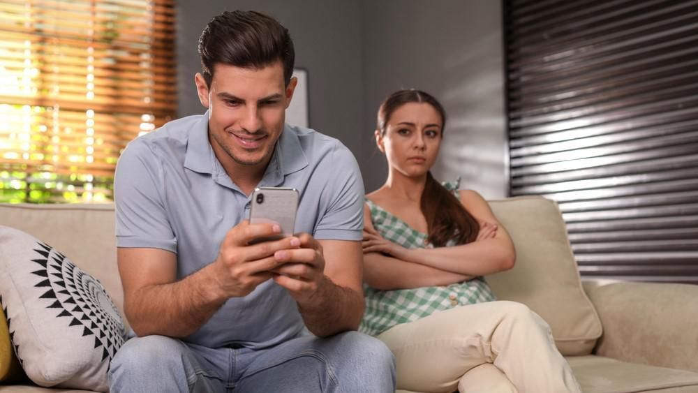 Gyakori viták egy párkapcsolatban? A közösségi oldalak miatt lehet