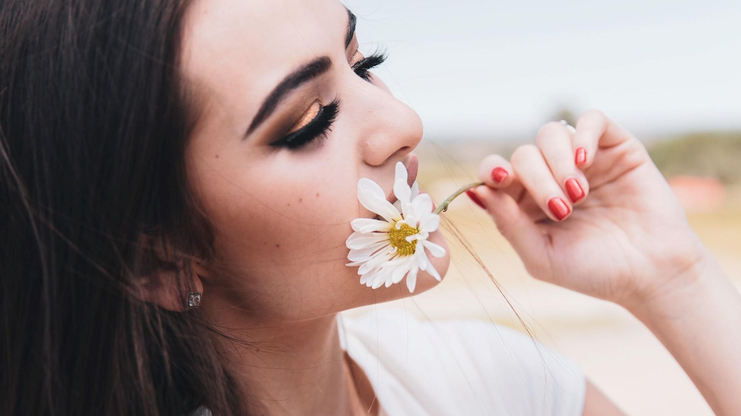 A műszempillák felvitele soha nem volt olyan egyszerű, mint ezzel a módszerrel