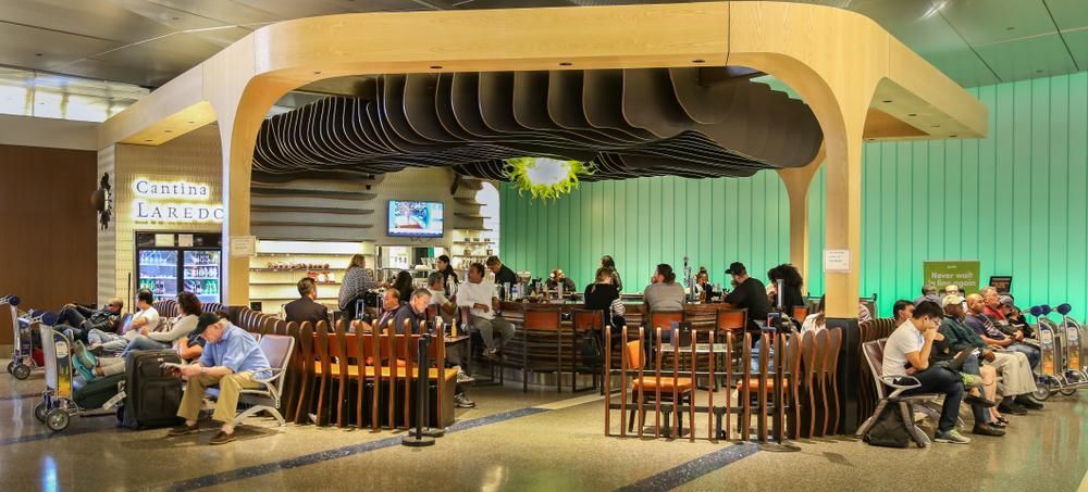 Ezt a 7 élelmiszert messze kerüljük el a repülőtereken